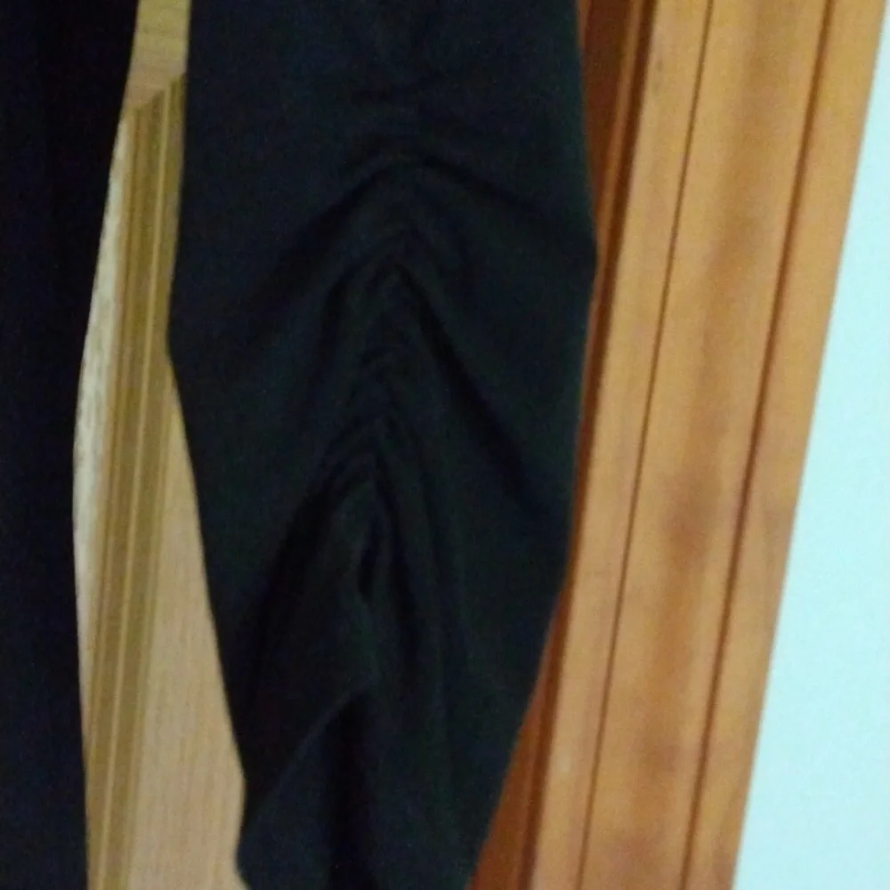 GEORGE SIMONTON BLACK V-NECK, RUCHED LONG SLEEVE TOP - Picture 4 of 5